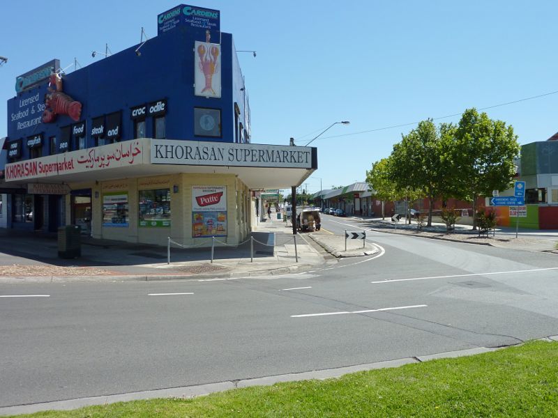 Dandenong - Shops and commercial centre, Lonsdale Street: View north at junction of Lonsdale St, Clow St and Cleeland St
