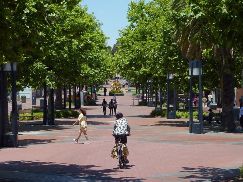 Dandenong - Palm Plaza Mall and McCrae Street: View south-east along Palm Plaza from northern end