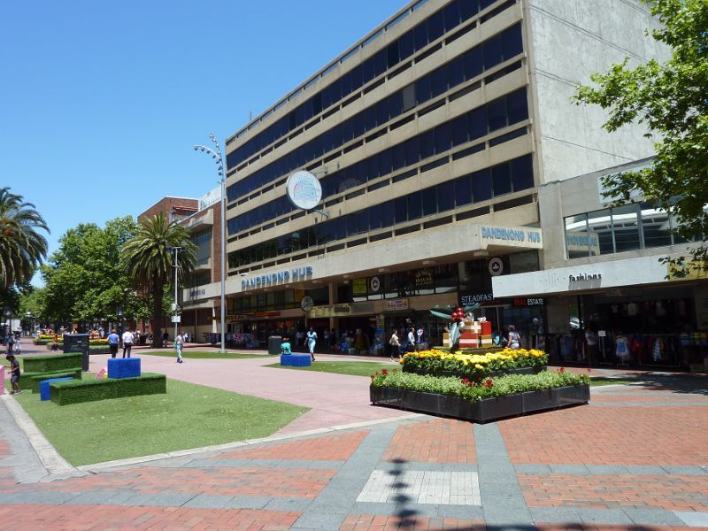 Dandenong - Palm Plaza Mall and McCrae Street: View south-east along Palm Plaza towards Dandenong Hub Arcade