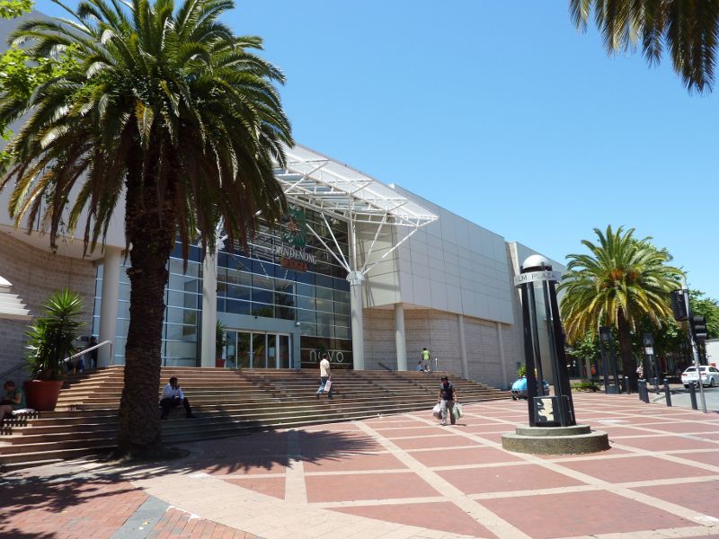 Dandenong - Palm Plaza Mall and McCrae Street: South-easterly view along Palm Plaza towards Dandenong Plaza entrance