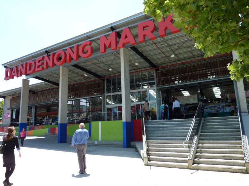 Dandenong - Dandenong Market, Clow Street: Steps at main entrance to market