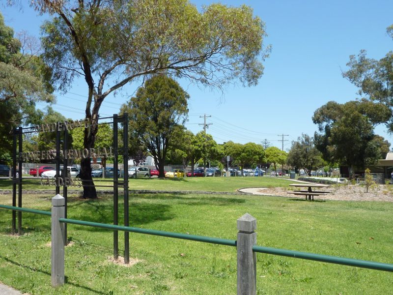 Dandenong - Pioneer Memorial Gardens, Stuart Street: Southerly view through gardens from King St