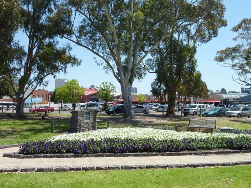 Dandenong - Pioneer Memorial Gardens, Stuart Street: Westerly view through gardens towards Dandenong Market