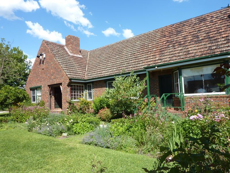 Dandenong - Heritage Hill, between Langhorne Street and McCrae Street: Front of Benga House
