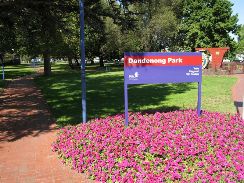 Dandenong - Dandenong Park, Foster Street and Pultney Street: Entrance at corner of Foster St and Pultney St
