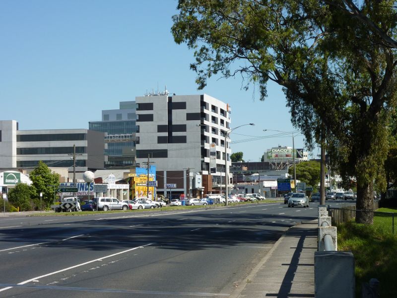 Dandenong - Lonsdale Street south of Foster Street: View north-west along Lonsdale St at Dandenong Creek bridge