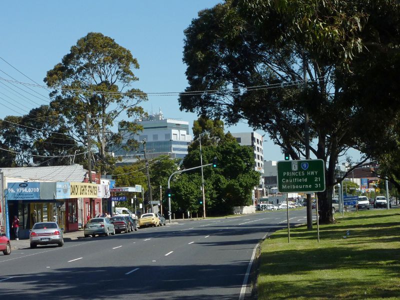 Dandenong - Lonsdale Street south of Foster Street: View north-west along Lonsdale St towards Webster St