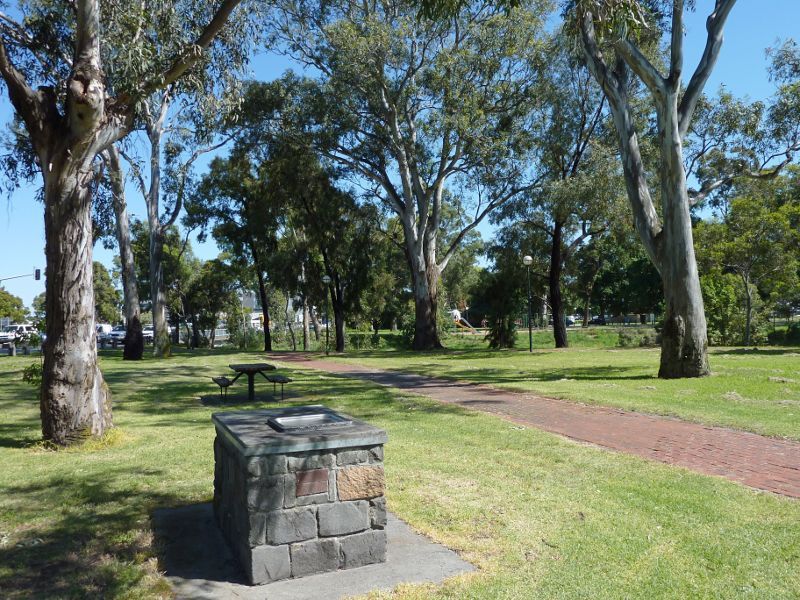 Dandenong - Rotary Park, Lonsdale Street: BBQ and picnic area between Lonsdale St and Dandenong Creek