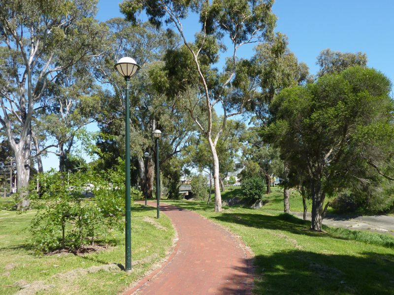 Dandenong - Rotary Park, Lonsdale Street: Pathway along Dandenong Creek towards Lonsdale St