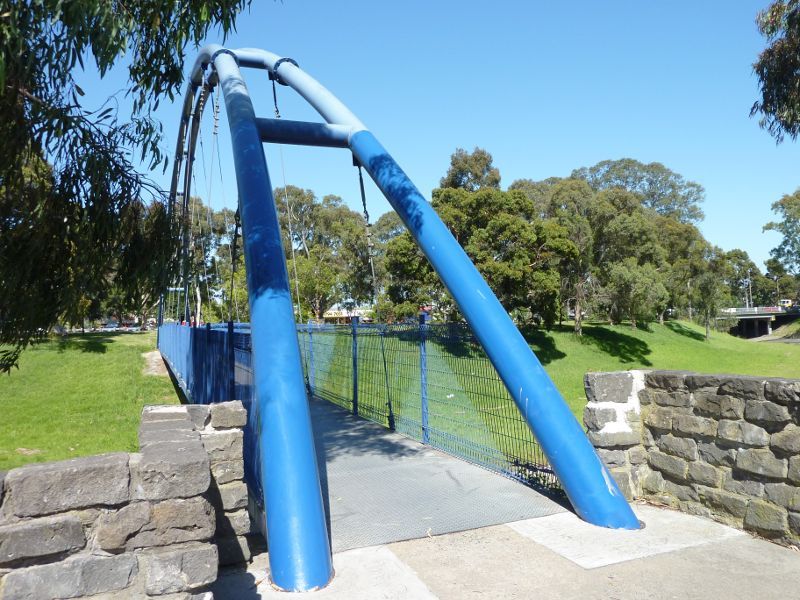 Dandenong - Rotary Park, Lonsdale Street: Footbridge over Dandenong Creek