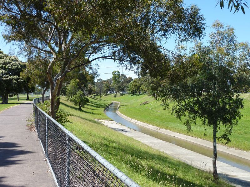 Dandenong - Rotary Park, Lonsdale Street: View south-east along Dandenong Creek near footbridge