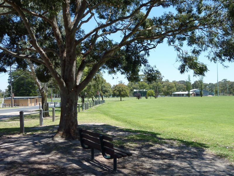 Dandenong - Greaves Reserve, Bennet Street: Easterly view along main entrance driveway