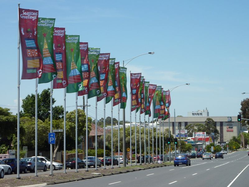 Dandenong - Princes Highway north-west of Clow Street: View south-east along Princes Hwy at Close Av