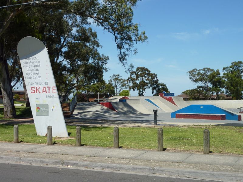 Dandenong - John Hemmings Memorial Park, Princes Highway: Skate park