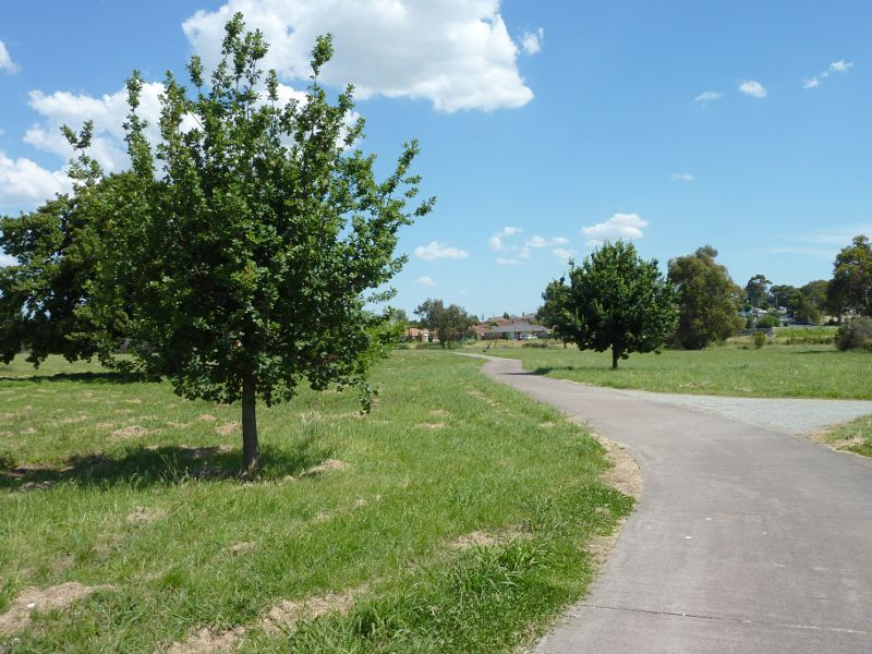 Dandenong - Dandenong Wetlands between Stud Road and Heatherton Road: Pathway south of playground