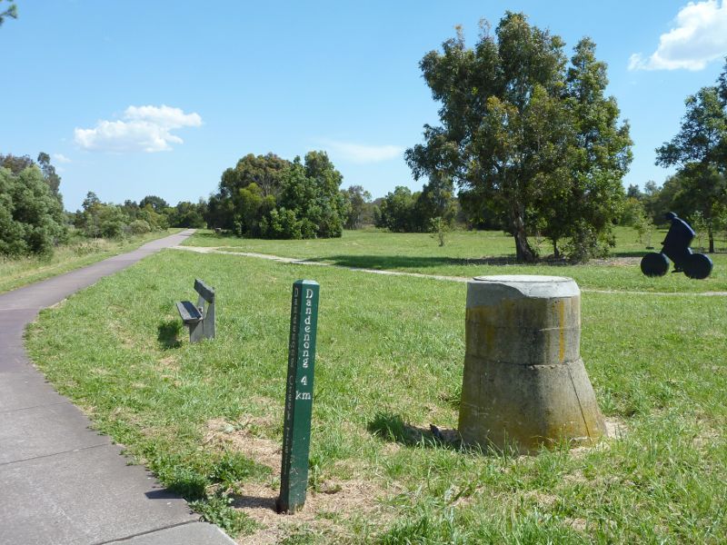 Dandenong - Falkiner Reserve between Heatherton Road and Falkiner Crescent: Dandenong Creek Trail near Heatherton Rd