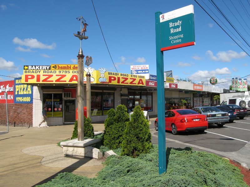 Dandenong - Brady Road: Brady Road shopping centre, Brady Rd at Shalimar Cr
