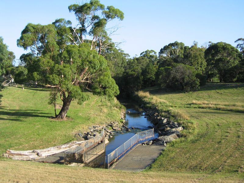 Dandenong - Wetlands and Dandenong Creek at east end of Police Road: Southerly view along Dandenong Creek