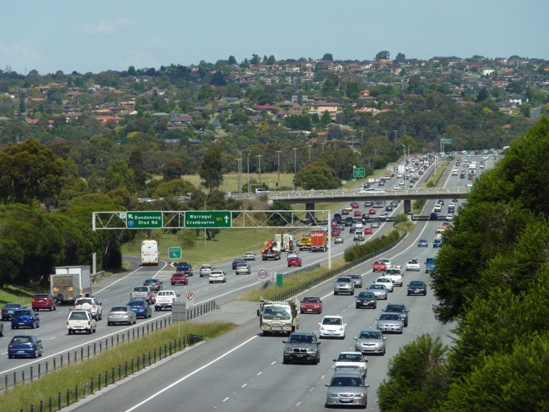 Dandenong - Monash Freeway through Dandenong: View south-east along Monash Fwy towards Stud Rd exit