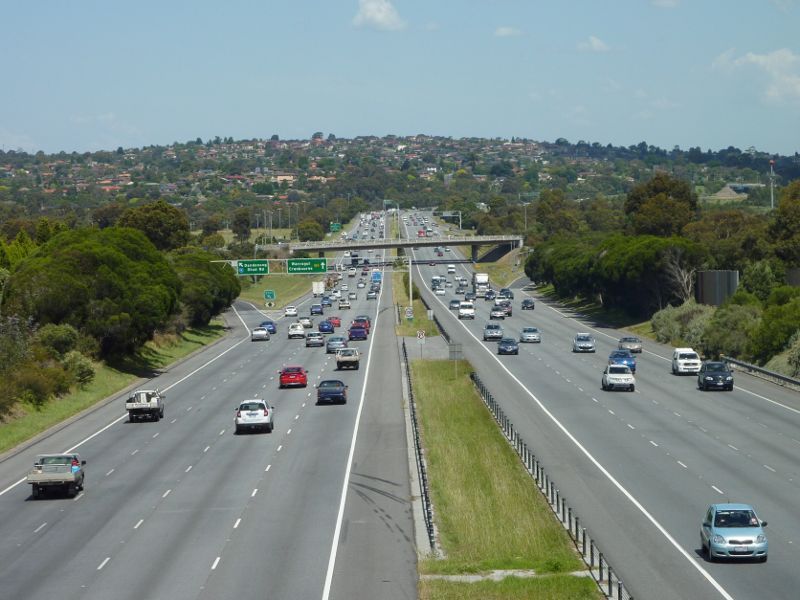 Dandenong - Monash Freeway through Dandenong: View south-east along Monash Fwy towards Stud Rd with Endeavour Hills in background