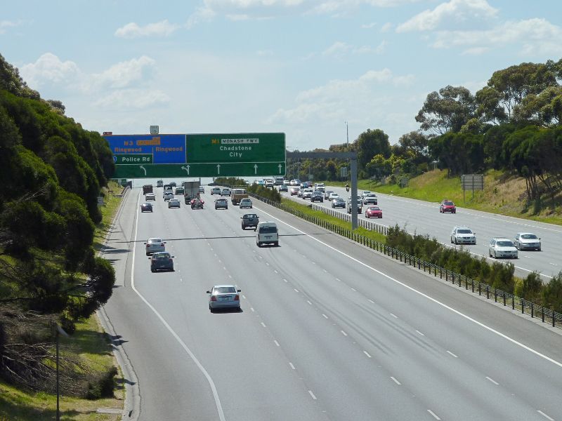 Dandenong - Monash Freeway through Dandenong: View north-west along Monash Fwy towards Police Rd and EastLink exit