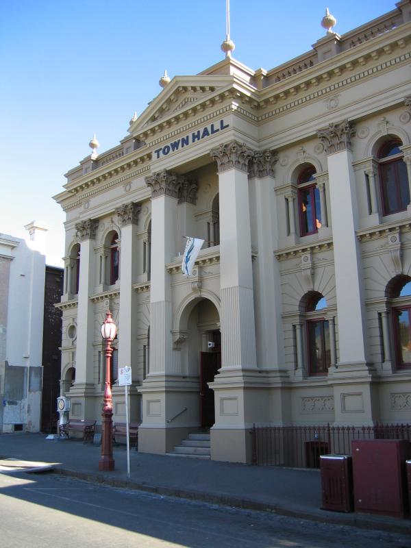 Daylesford - Commercial centre and shops: Town Hall, Vincent St