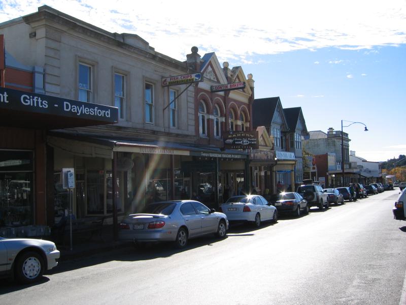 Daylesford - Commercial centre and shops: View north along Vincent St between Central Springs Rd and Albert St
