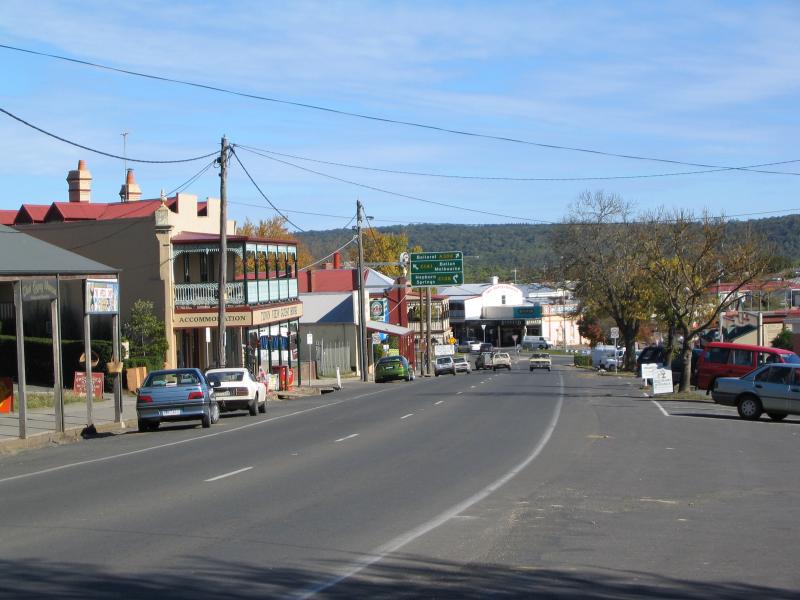 Daylesford - Commercial centre and shops: View south-west along Howe St between Vincent St and Camp St