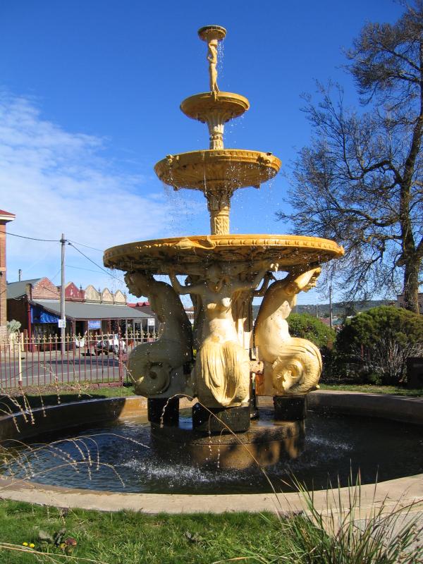 Daylesford - Commercial centre and shops: Fountain, corner Howe St and Raglan St