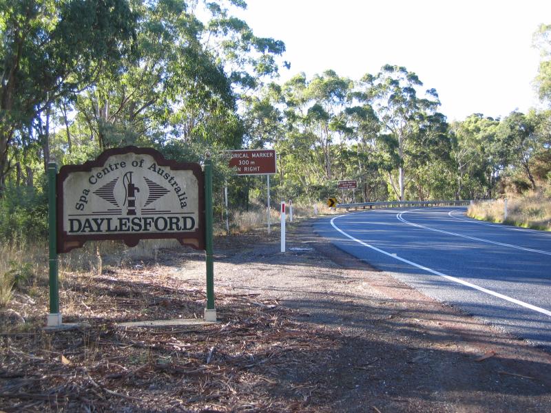 Daylesford - Around town: Welcome to Daylesford sign, north along Midland Highway, west of town
