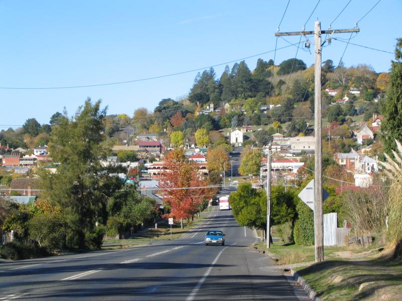 Daylesford - Around town: View east along Albert St from Perrins St