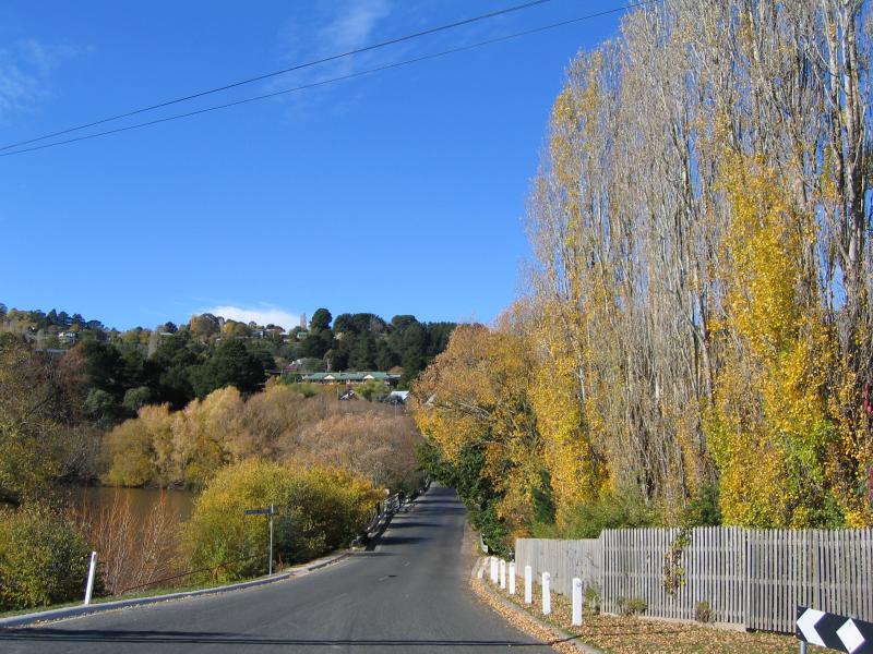 Daylesford - Lake Daylesford: View east along Bleakley St across lake