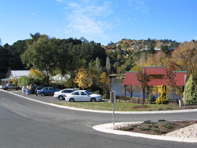 Daylesford - Lake Daylesford: Main car park, corner Bleakely St and Leggatt St