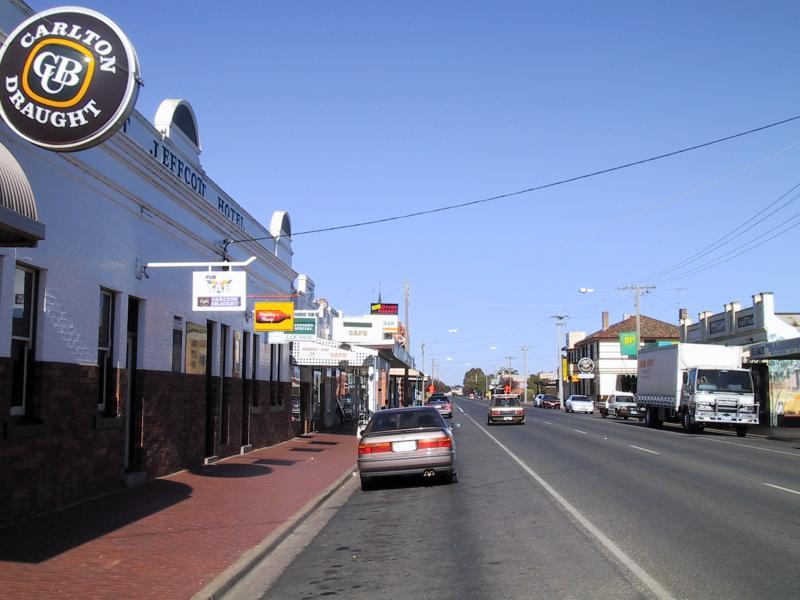Donald - Shops and commercial centre, Woods Street: View south-east along Woods St between McCulloch St and Blair St