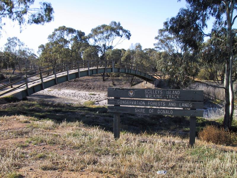 Donald - Apex Park and Scilleys Island, Richardson River, Aitken Avenue: Footbridge to Scilleys Island