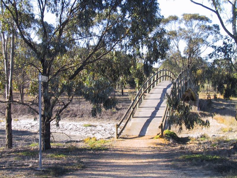 Donald - Apex Park and Scilleys Island, Richardson River, Aitken Avenue: Footbridge to Scilleys Island