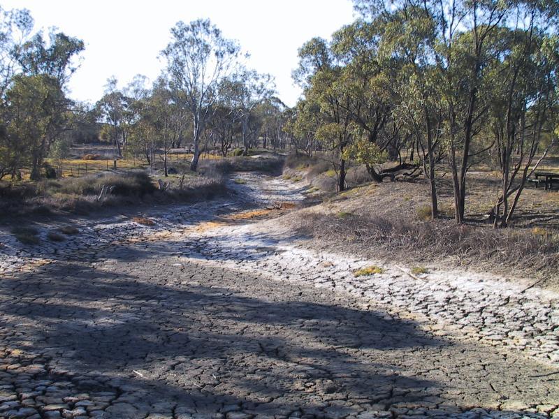 Donald - Apex Park and Scilleys Island, Richardson River, Aitken Avenue: Dry river bed around Scilleys Island