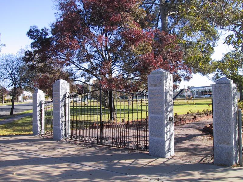 Donald - Memorial Park, corner of Campbell Street and Houston Street: Entrance gates to park