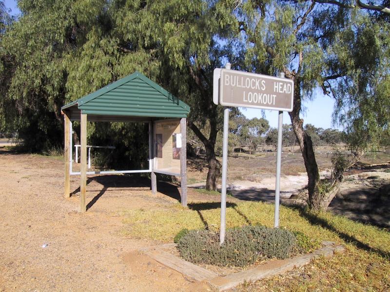 Donald - Bullocks Head Lookout, Richardson River, Byrne Street: Lookout and shelter
