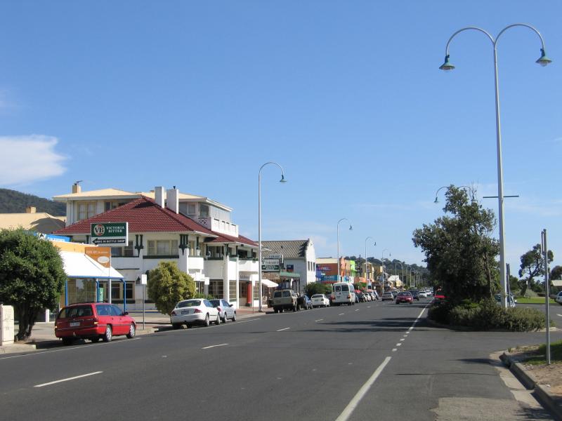 Dromana - Shops and commercial centre, Point Nepean Road: View south-west along Point Nepean Rd between Carrigg St and Beach St