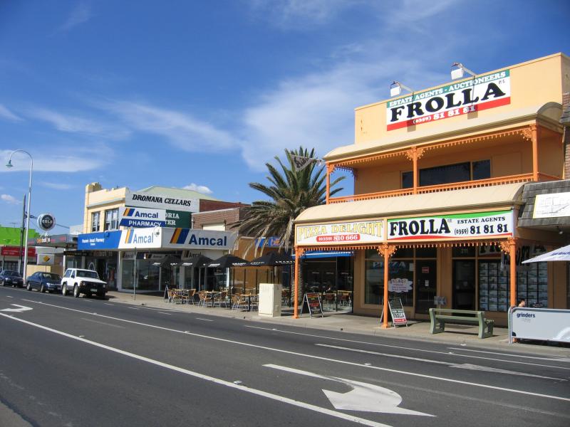 Dromana - Shops and commercial centre, Point Nepean Road: View north-east along Point Nepean Rd at Pier St