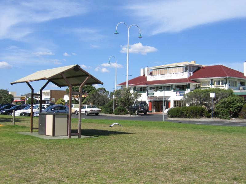 Dromana - Coast near Dromana Pier and Dromana Foreshore Reserve: Foreshore opposite Dromana Hotel