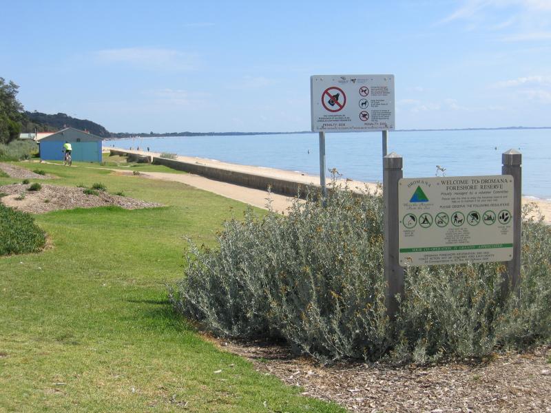 Dromana - Coast near Dromana Pier and Dromana Foreshore Reserve: View south-west along foreshore at Dromana Pier