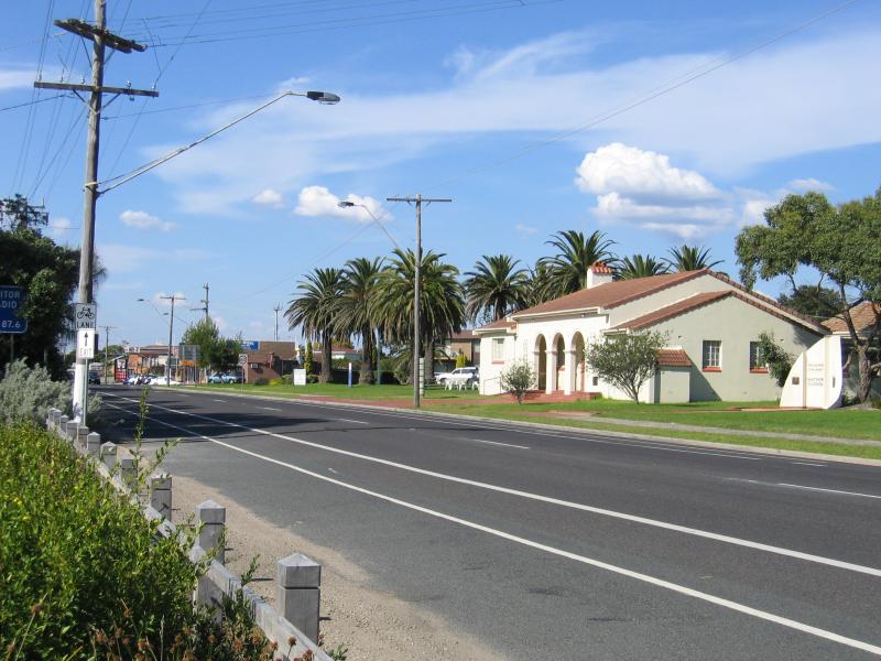 Dromana - Around Mornington Peninsula Information Centre, Point Nepean Road: View north-east along Point Nepean Rd towards Old Flinders Shire Office