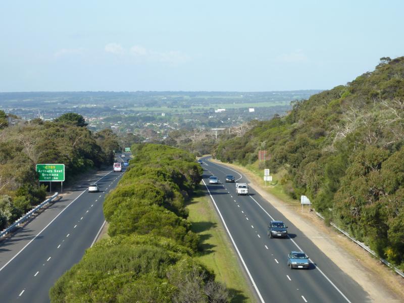 Dromana - Latrobe Parade at Matthew Flinders Bridge over Mornington Peninsula Freeway: North-easterly view along Mornington Peninsula Fwy