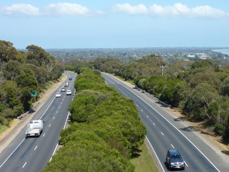 Dromana - Latrobe Parade at Matthew Flinders Bridge over Mornington Peninsula Freeway: South-westerly view along Mornington Peninsula Fwy