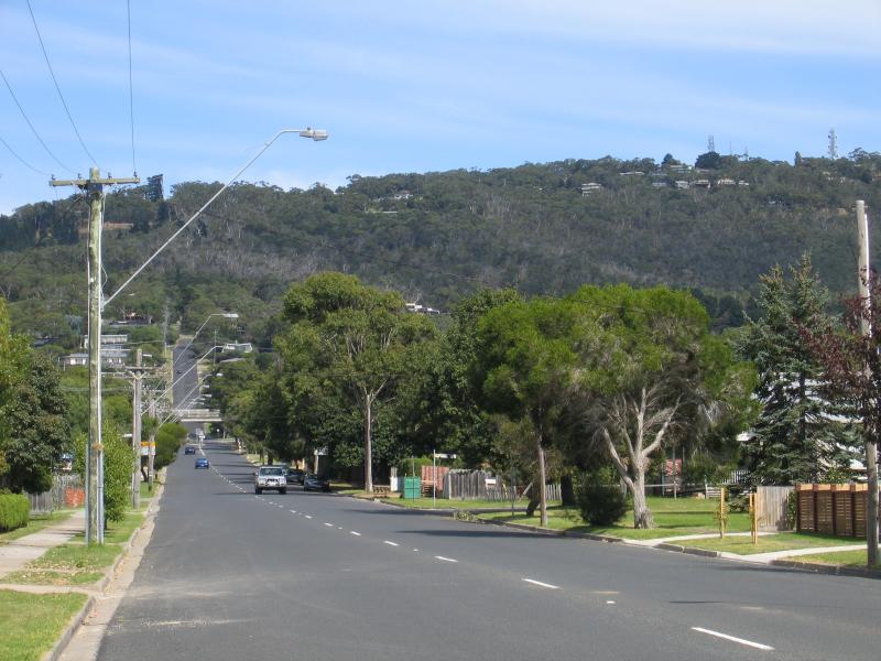 Dromana - McCulloch Street: View south along McCulloch St towards George St