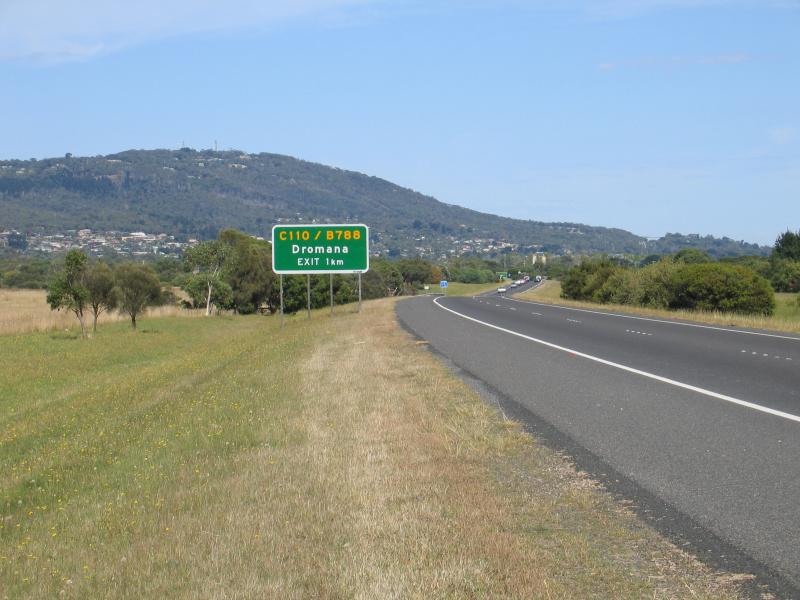 Dromana - Mornington Peninsula Freeway: View south-west along Mornington Peninsula Fwy, approaching Dromana exit at Nepean Hwy