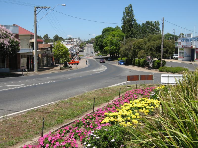 Drouin photos Travel Victoria & visitor guide