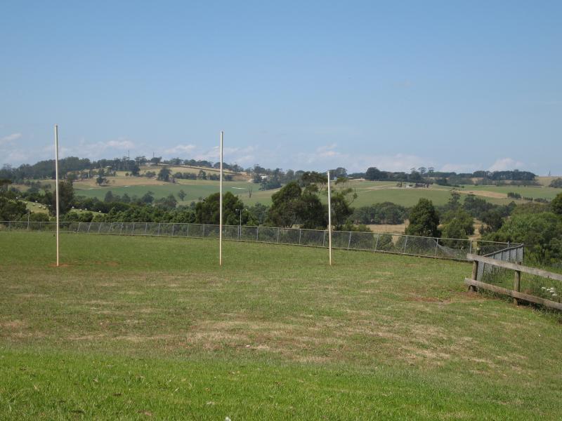 Drouin - Civic Park and John Grubb Park: Recreational Oval next to St Ida's School, viewed from north end of Civic Park